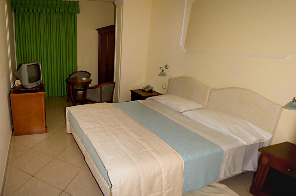 Hotel Marinella Pizzo (Calabria) Quarto foto