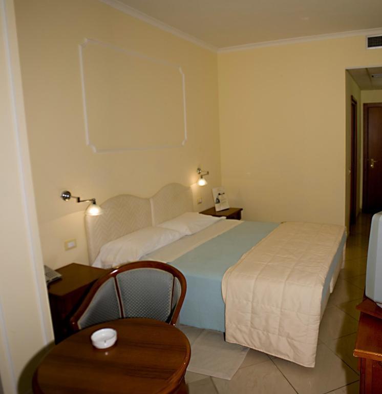Hotel Marinella Pizzo (Calabria) Quarto foto